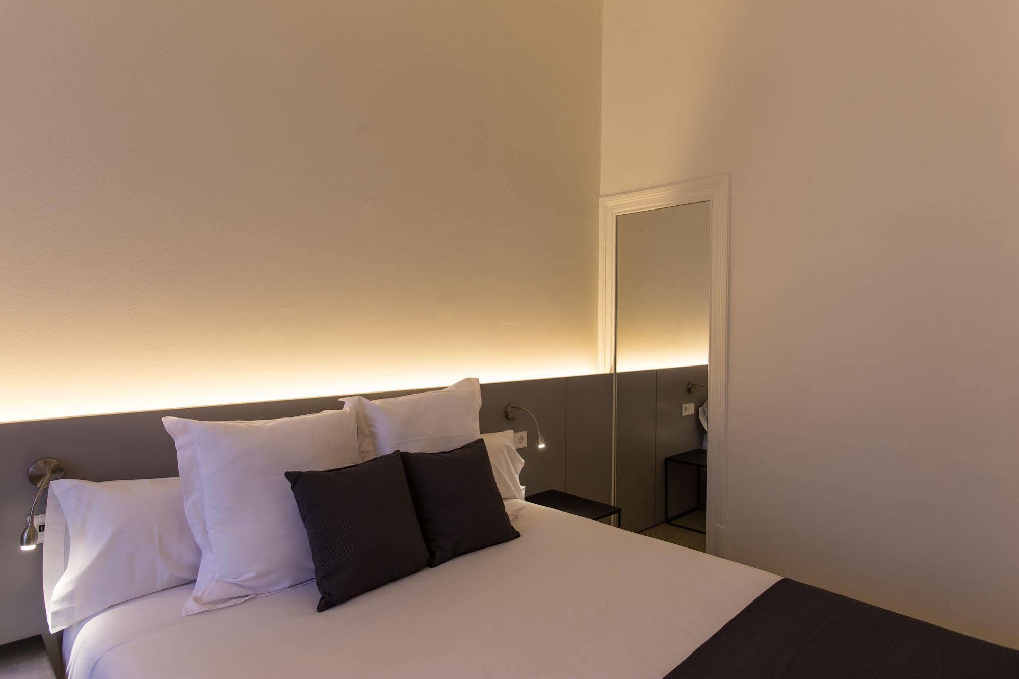 Izaila Plaza Catalunya Affittacamere 3*